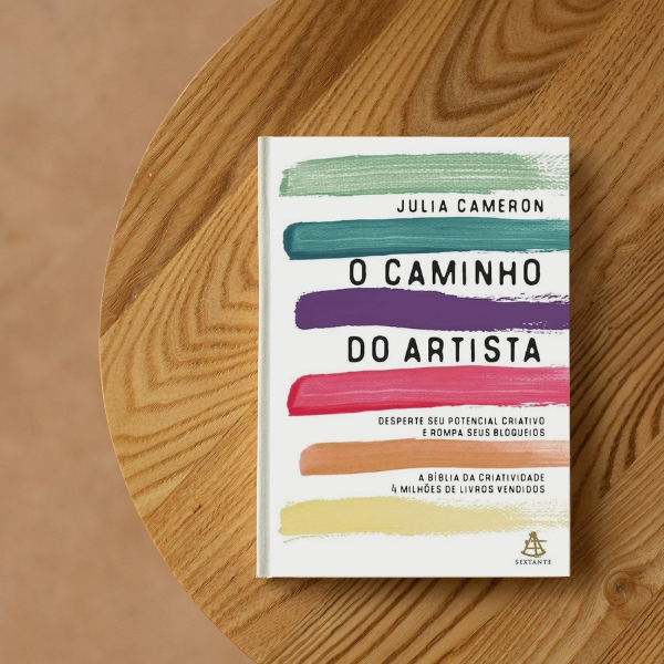 livro o caminho do artista sobre uma mesa de centro.